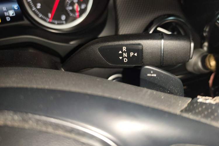 Used Mercedes-Benz GLA 2018 GLA 220 4MATIC Sport Edition Gear Lever