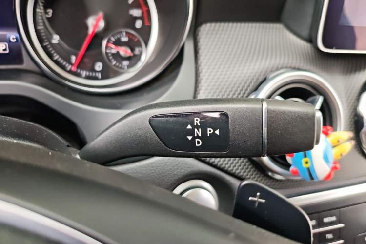 Used Mercedes-Benz GLA 2018 GLA 200 Fashion Model Gear Lever