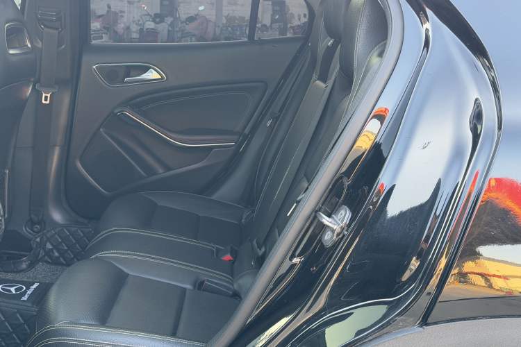 Used Mercedes-Benz GLA 2018 GLA 200 Sport Edition Left Rear Seat