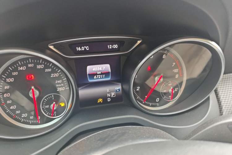 Used Mercedes-Benz GLA 2018 GLA 200 Fashion Model Odometer Close Up