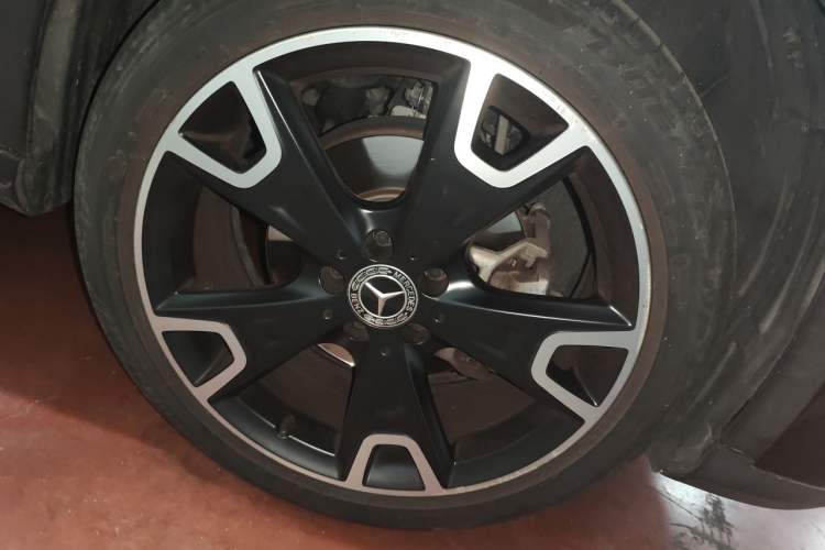 Used Mercedes-Benz GLA 2018 GLA 220 4MATIC Sport Edition Right Front Wheel Hub