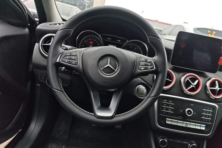 Used Mercedes-Benz GLA 2018 GLA 200 Fashion Model Steering Wheel
