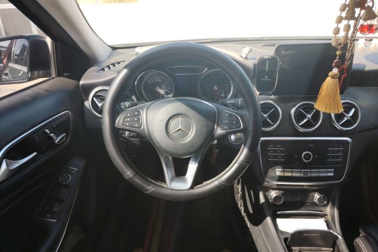Used Mercedes-Benz GLA 2018 GLA 200 Sport Edition Steering Wheel