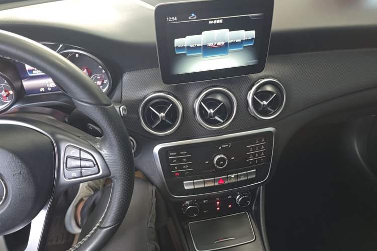 Used Mercedes-Benz GLA 2018 GLA 200 Sport Edition Audio And AC Panel