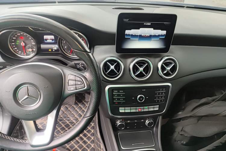 Used Mercedes-Benz GLA 2018 GLA 200 Sport Edition Audio And AC Panel