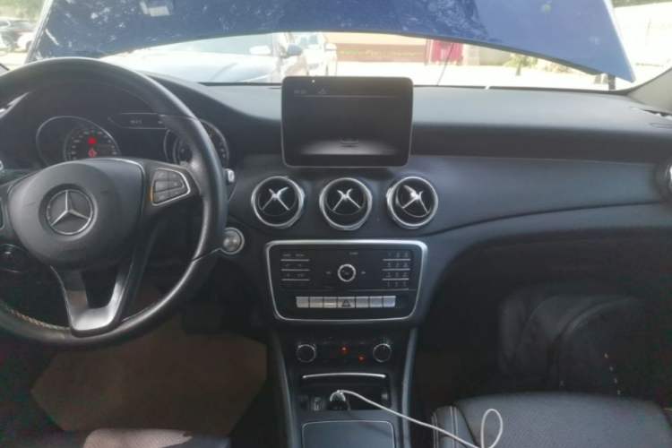 Used Mercedes-Benz GLA 2018 GLA 200 Sport Edition Audio And AC Panel