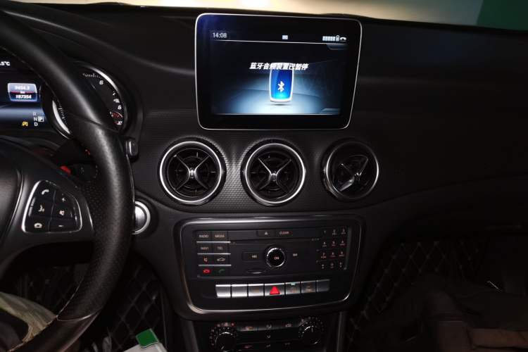 Used Mercedes-Benz GLA 2018 GLA 200 Sport Edition Audio And AC Panel