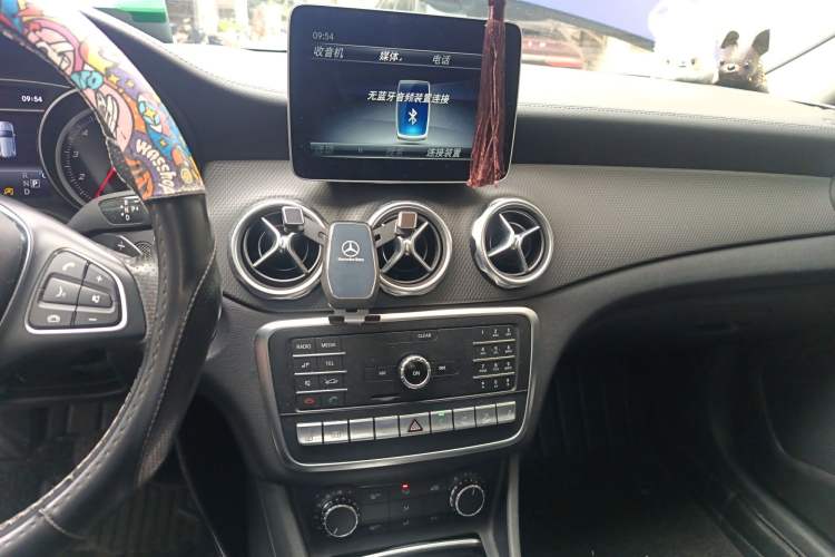 Used Mercedes-Benz GLA 2018 GLA 220 4MATIC Sport Edition Audio And AC Panel