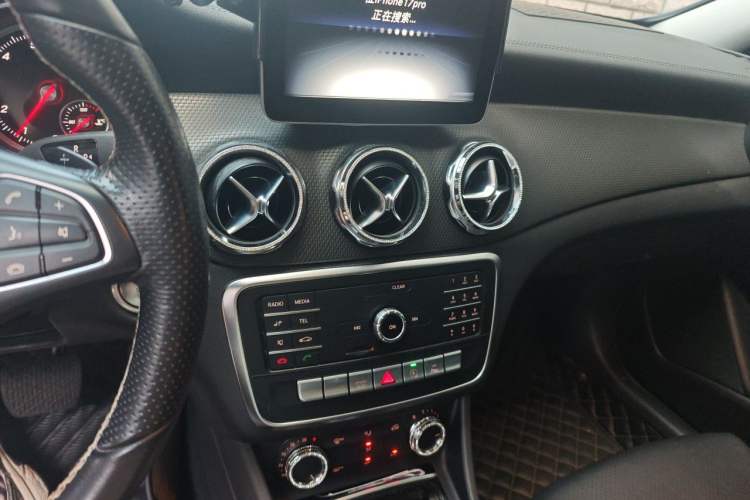 Used Mercedes-Benz GLA 2018 GLA 200 Fashion Model Audio And AC Panel