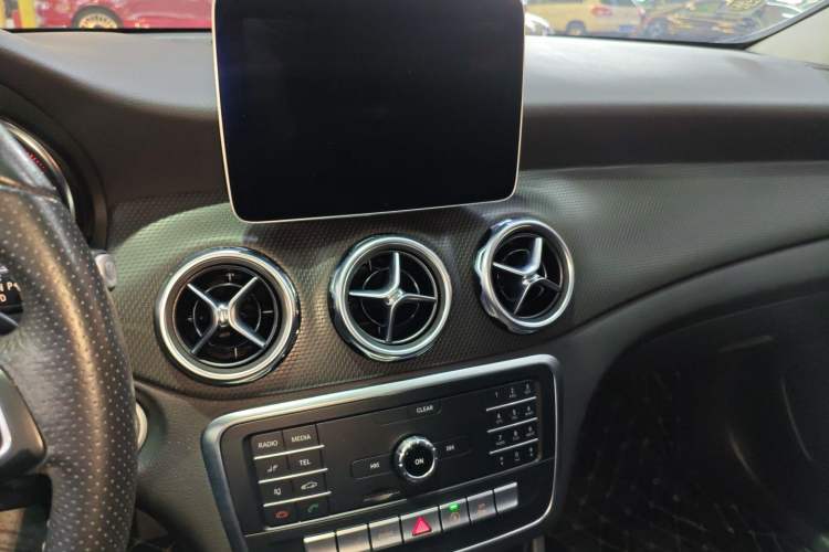 Used Mercedes-Benz GLA 2018 GLA 200 Sport Edition Audio And AC Panel