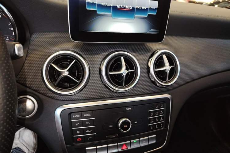 Used Mercedes-Benz GLA 2018 GLA 200 Fashion Model Audio And AC Panel