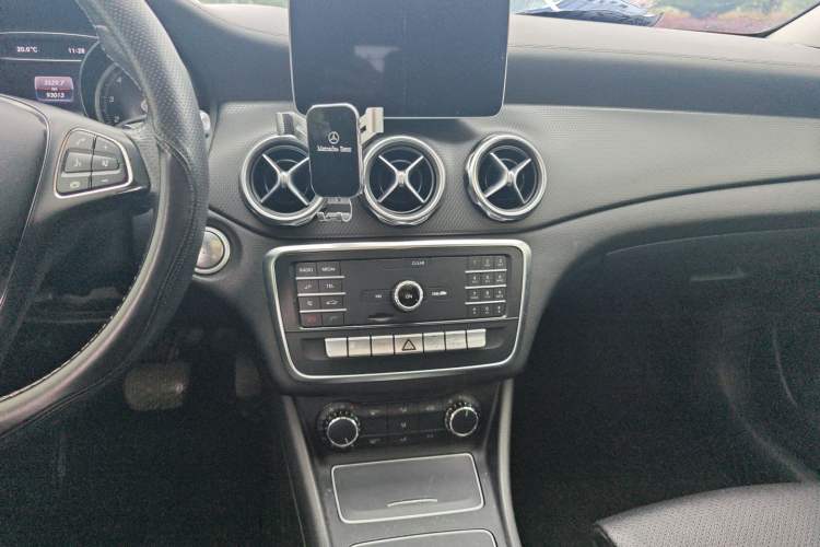 Used Mercedes-Benz GLA 2018 GLA 200 Fashion Model Audio And AC Panel