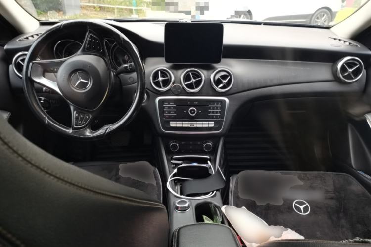 Used Mercedes-Benz GLA 2018 GLA 200 Sport Edition Center Console