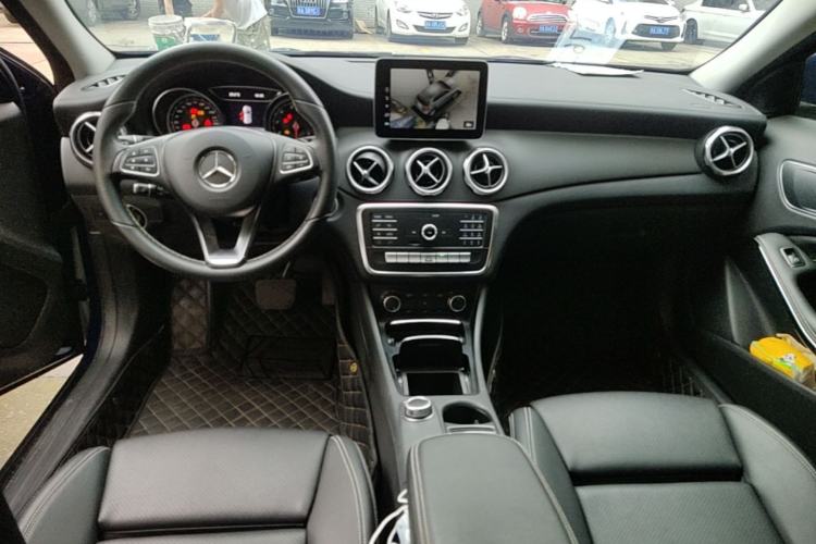 Used Mercedes-Benz GLA 2018 GLA 200 Fashion Model Center Console