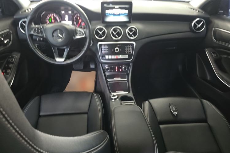 Used Mercedes-Benz GLA 2018 GLA 200 Sport Edition Center Console