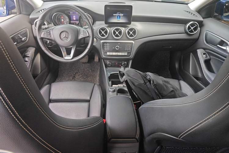 Used Mercedes-Benz GLA 2018 GLA 200 Sport Edition Center Console