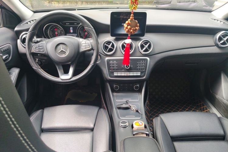 Used Mercedes-Benz GLA 2018 GLA 200 Sport Edition Center Console