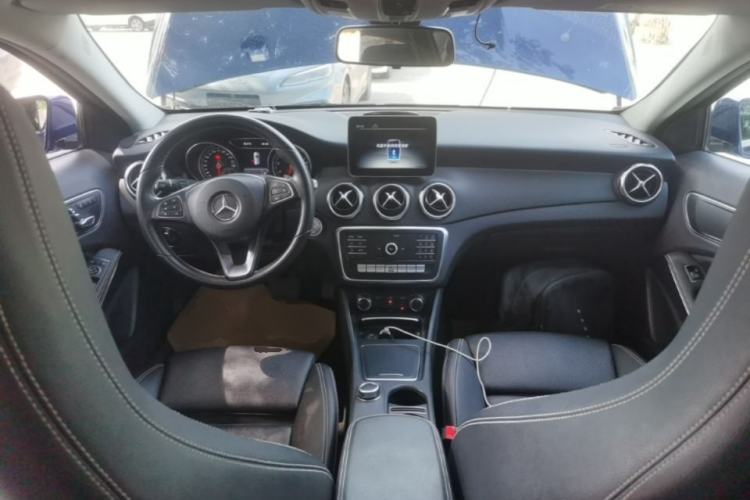 Used Mercedes-Benz GLA 2018 GLA 200 Sport Edition Center Console