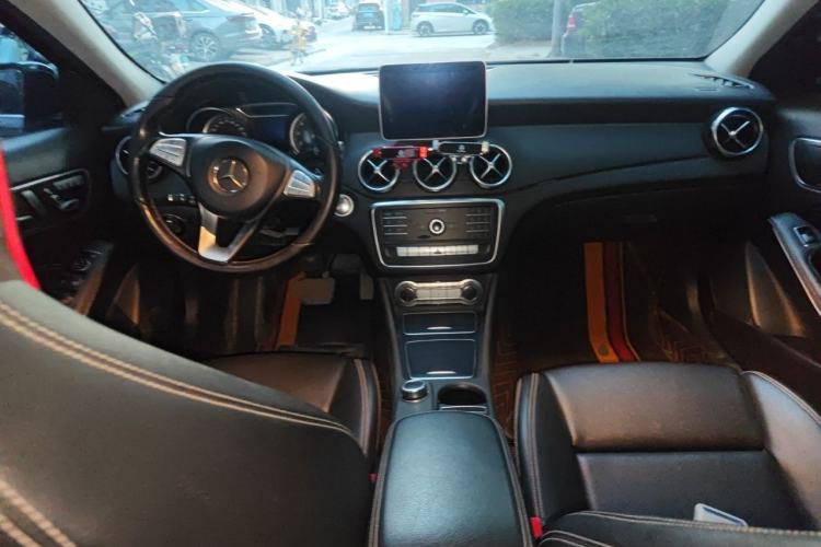 Used Mercedes-Benz GLA 2018 GLA 200 Sport Edition Center Console