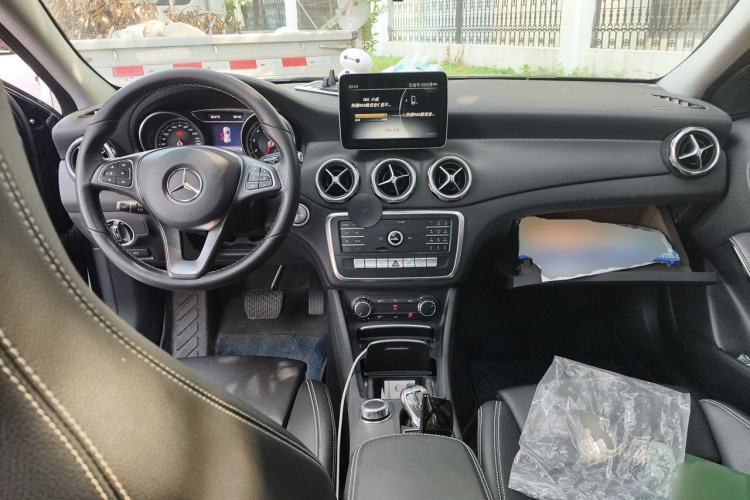 Used Mercedes-Benz GLA 2018 GLA 200 Fashion Model Center Console