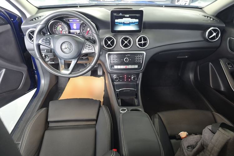 Used Mercedes-Benz GLA 2018 GLA 200 Sport Edition Center Console