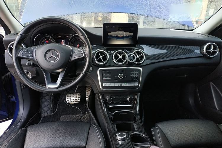 Used Mercedes-Benz GLA 2018 GLA 220 4MATIC Sport Edition Center Console