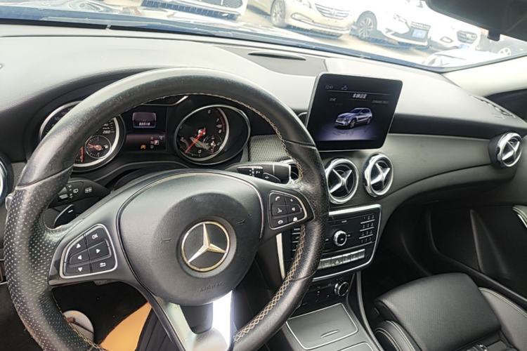 Used Mercedes-Benz GLA 2018 GLA 200 Sport Edition Center Console