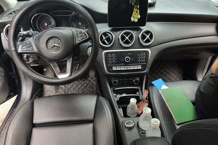 Used Mercedes-Benz GLA 2018 GLA 200 Sport Edition Center Console