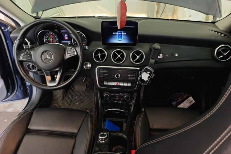 Used Mercedes-Benz GLA 2018 GLA 200 Sport Edition Center Console