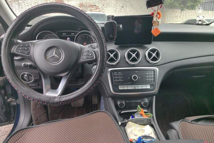 Used Mercedes-Benz GLA 2018 GLA 200 Sport Edition Center Console