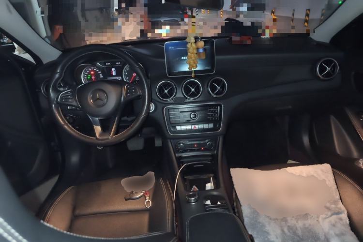 Used Mercedes-Benz GLA 2018 GLA 200 Sport Edition Center Console