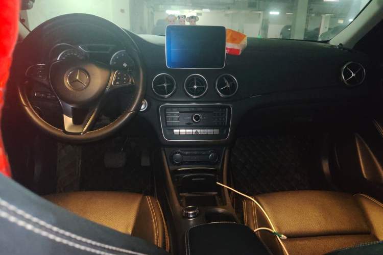 Used Mercedes-Benz GLA 2018 GLA 200 Fashion Model Center Console