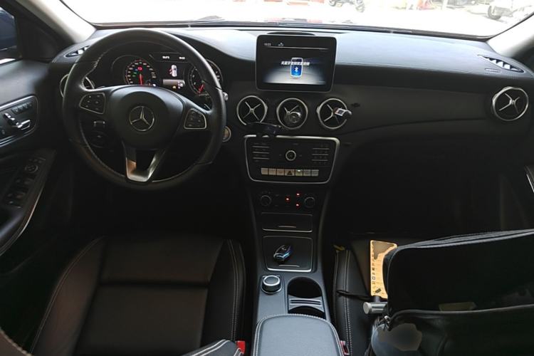 Used Mercedes-Benz GLA 2018 GLA 200 Fashion Model Center Console