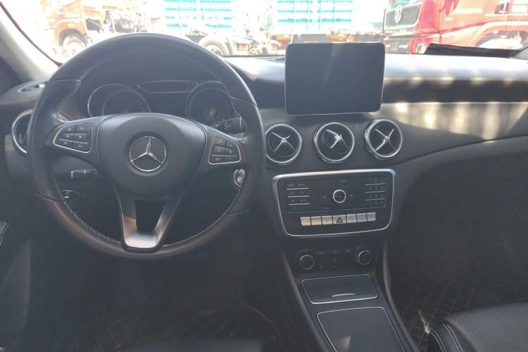 Used Mercedes-Benz GLA 2018 GLA 200 Sport Edition Center Console
