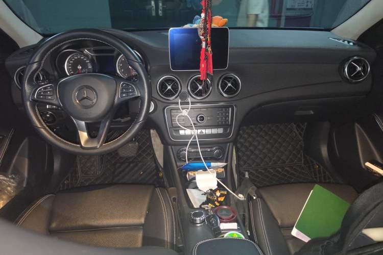 Used Mercedes-Benz GLA 2018 GLA 200 Fashion Model Center Console