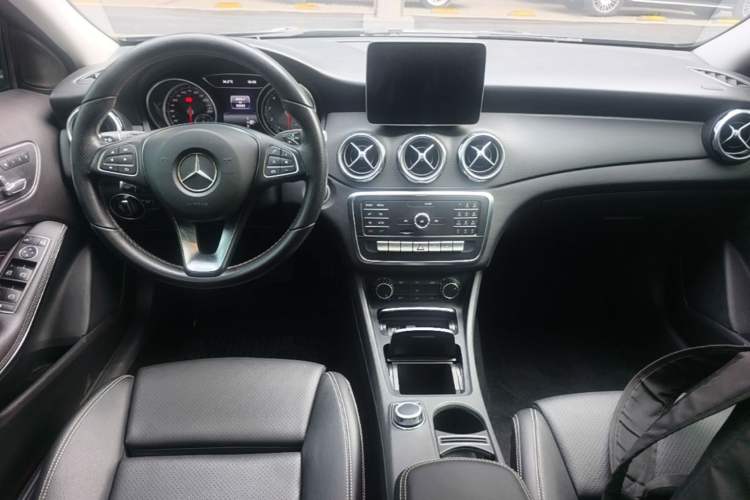 Used Mercedes-Benz GLA 2018 GLA 200 Sport Edition Center Console