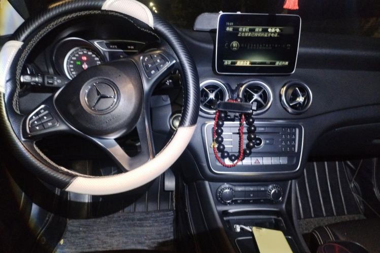 Used Mercedes-Benz GLA 2018 GLA 200 Sport Edition Center Console