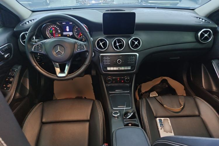Used Mercedes-Benz GLA 2018 GLA 200 Sport Edition Center Console