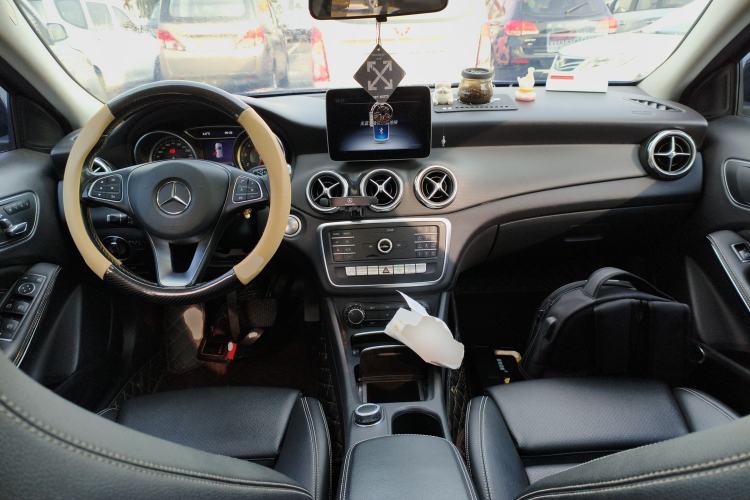 Used Mercedes-Benz GLA 2018 GLA 200 Sport Edition Center Console