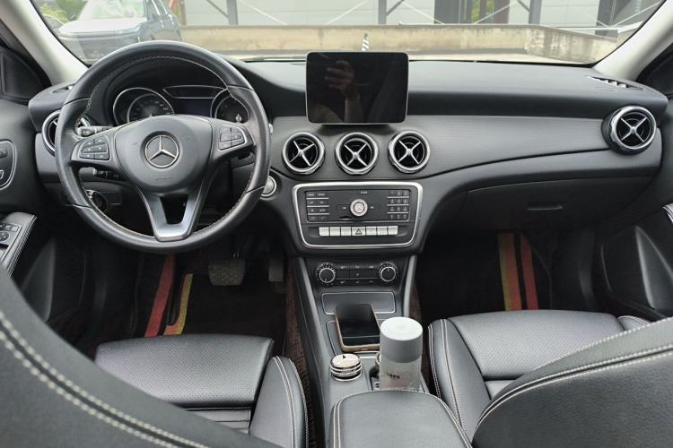 Used Mercedes-Benz GLA 2018 GLA 200 Fashion Model Center Console
