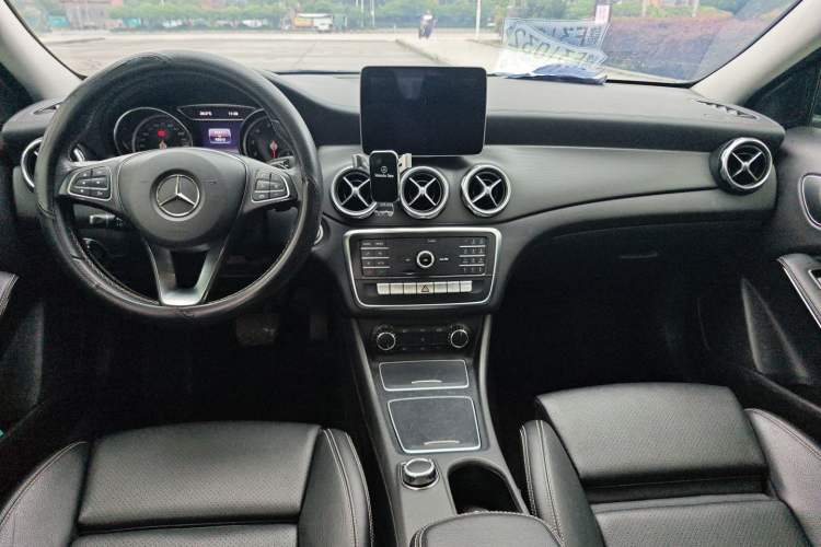 Used Mercedes-Benz GLA 2018 GLA 200 Fashion Model Center Console