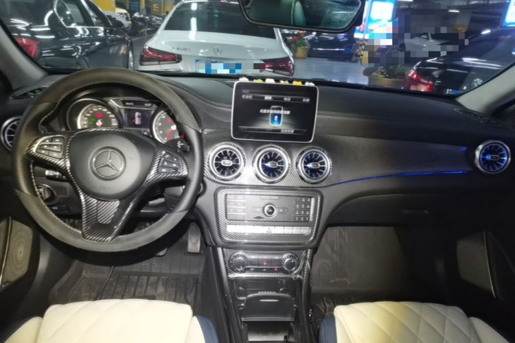 Used Mercedes-Benz GLA 2018 GLA 220 4MATIC Sport Edition Center Console