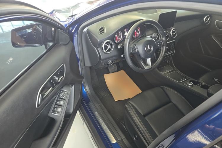 Used Mercedes-Benz GLA 2018 GLA 200 Sport Edition Driver Seat