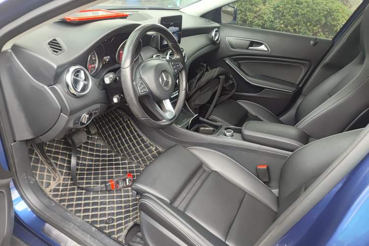 Used Mercedes-Benz GLA 2018 GLA 200 Sport Edition Driver Seat