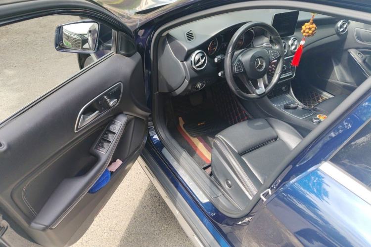 Used Mercedes-Benz GLA 2018 GLA 200 Sport Edition Driver Seat