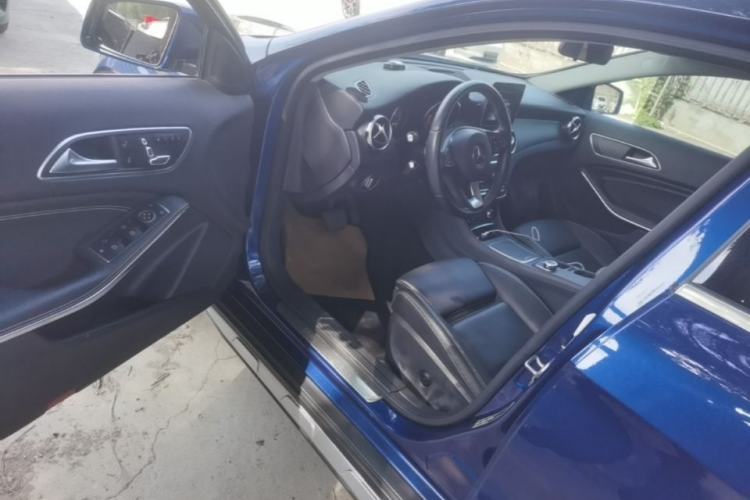 Used Mercedes-Benz GLA 2018 GLA 200 Sport Edition Driver Seat