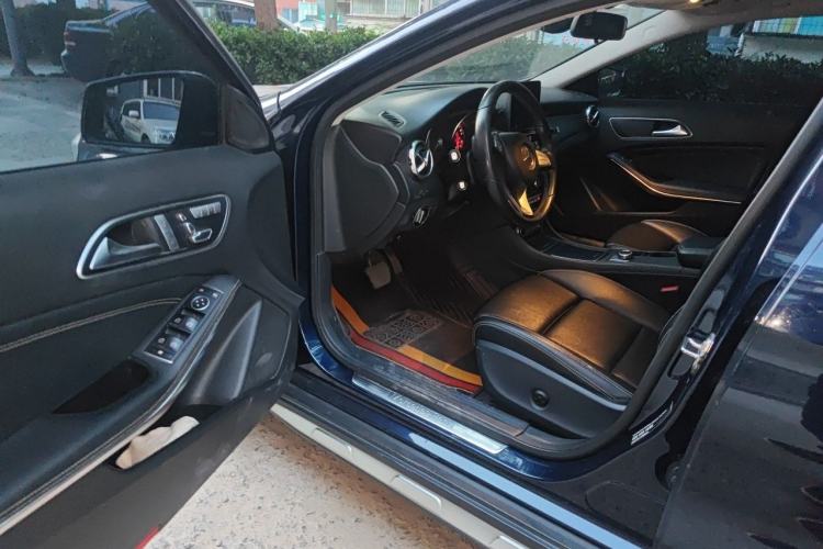 Used Mercedes-Benz GLA 2018 GLA 200 Sport Edition Driver Seat