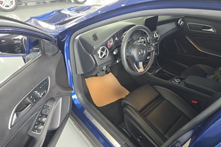 Used Mercedes-Benz GLA 2018 GLA 200 Sport Edition Driver Seat