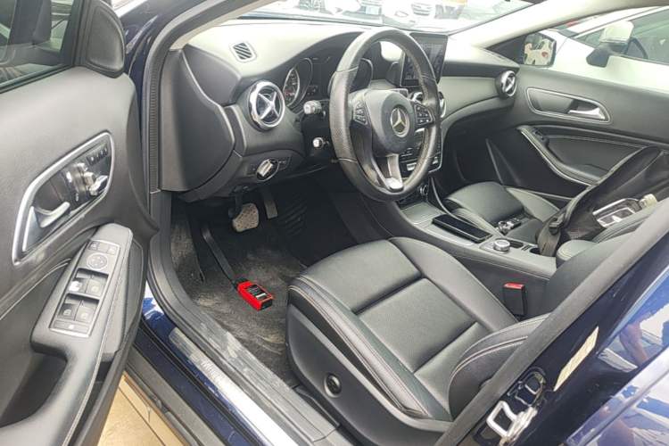 Used Mercedes-Benz GLA 2018 GLA 200 Sport Edition Driver Seat