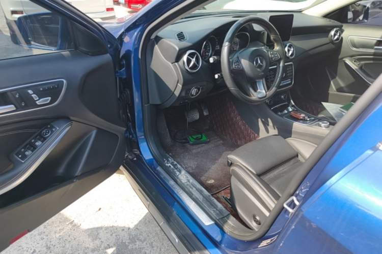 Used Mercedes-Benz GLA 2018 GLA 200 Sport Edition Driver Seat